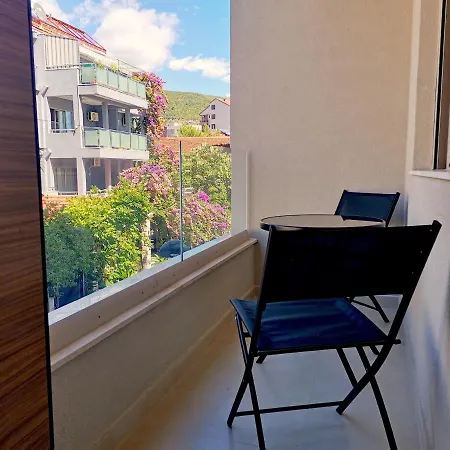 Apartament Lora Zmajeva, 7