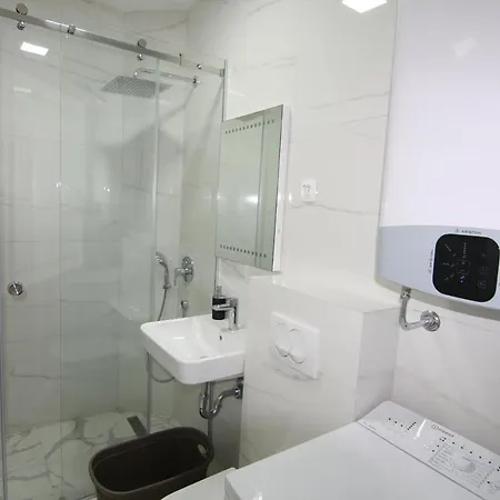 Lora Zmajeva, 7 Apartament *