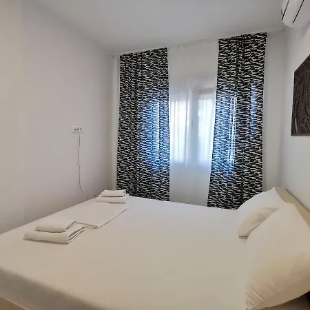 Lora Zmajeva, 7 Budva