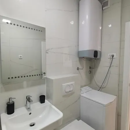 Lora Zmajeva, 7 Apartament Budva