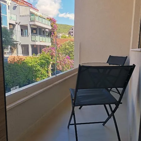 Apartament Lora Zmajeva, 7 *