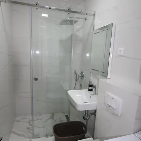 Lora Zmajeva, 7 Apartament *