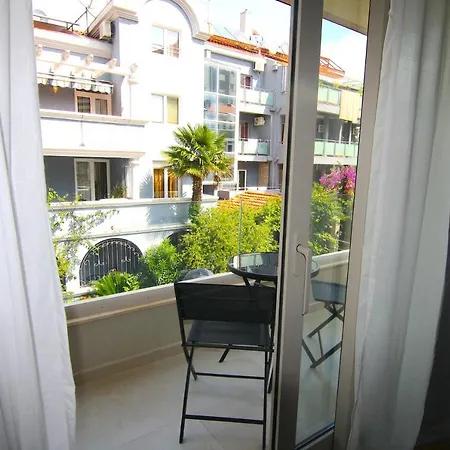 Apartament Lora Zmajeva, 7 *