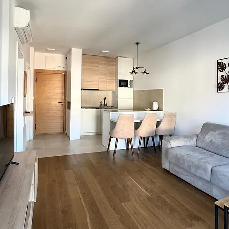 Lora Zmajeva, 7 Apartament Budva