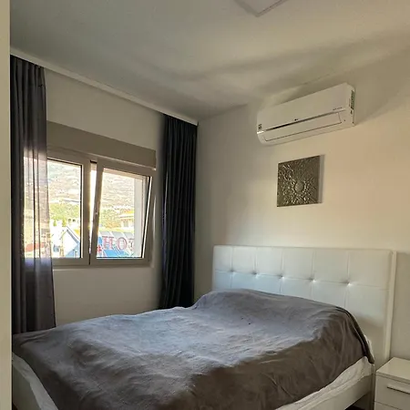 Lora Zmajeva, 7 Budva